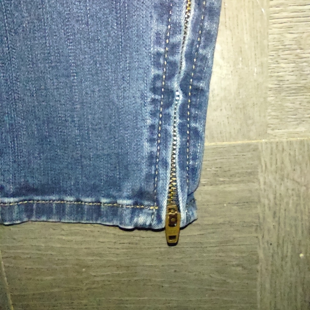 Stretchy Gap and Uniqlo Size 2 Skinny Jeans - Picture 5 of 6